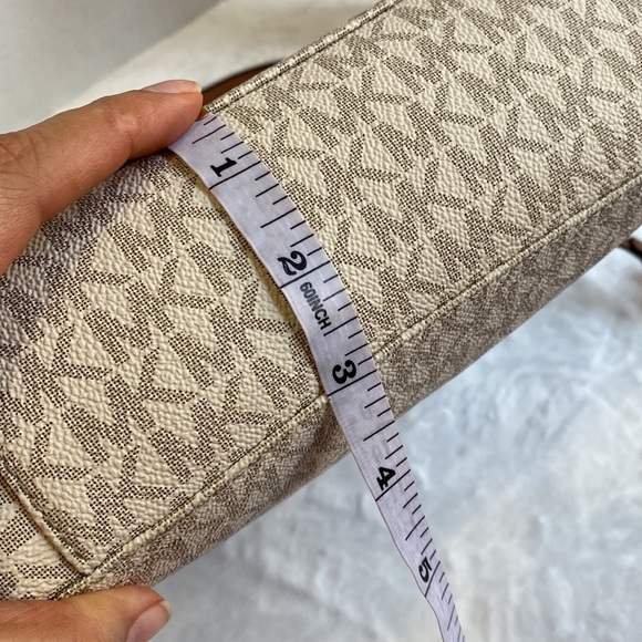 🔺🔻Michael Kors Jet Set Travel Large Logo Messenger🔺🔻 - Picture 13 of 17